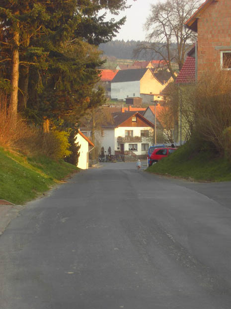 Die Klappe heißt heute offiziell Sportplatzstraße