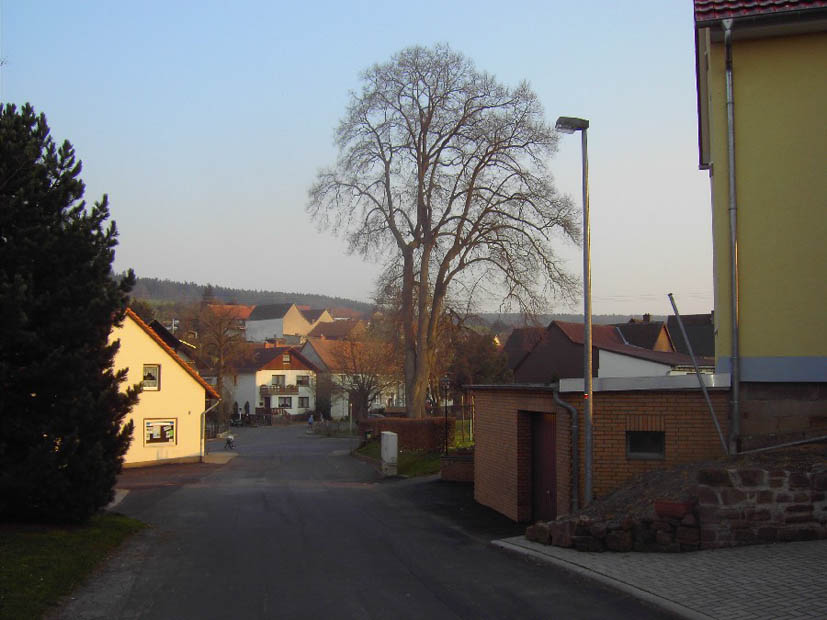 Blick aus der Klappe ins Dorf