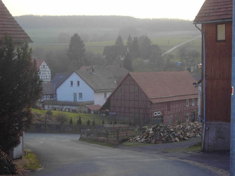 Blick von der Heerbergstraße ins Dorf - Der Berg hieß ursprünglich Hirtenberg